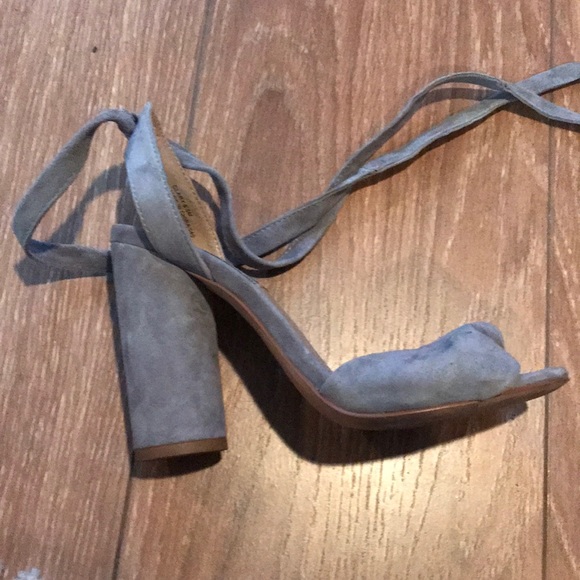 Steve Madden tie up sandals - Picture 2 of 4